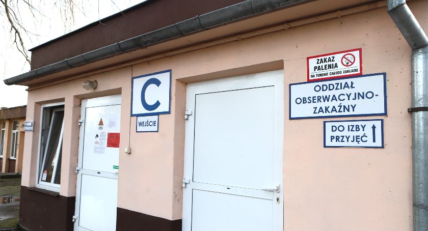 Koronawirus. Sytuacja stabilna, ale coraz więcej osób na kwarantannie