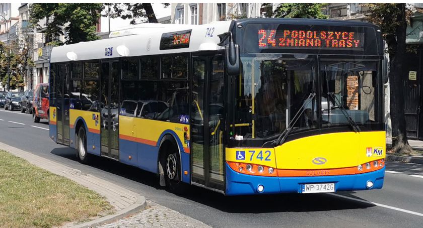 Z autobusów może korzystać więcej pasażerów, ale obostrzenia pozostają. Sprawdź, jakie