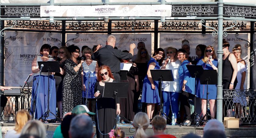 Chór Vox Singers rozpoczął Muzyczne Czwartki na płockiej starówce