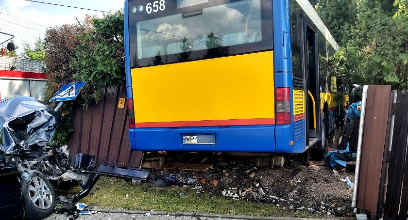 Autobus wjechał w posesję. 11 osób poszkodwanych AKTUALIZACJA