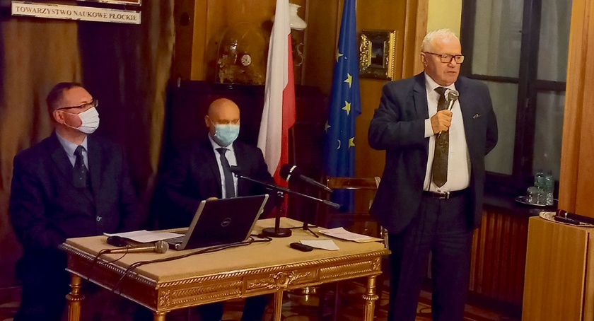 Mgr Jacek Rudzieniec, dr hab. inż. Arkadiusz Kamiński 
oraz członek Zarządu ds. Operacyjnych PKN ORLEN 
Józef Węgrecki