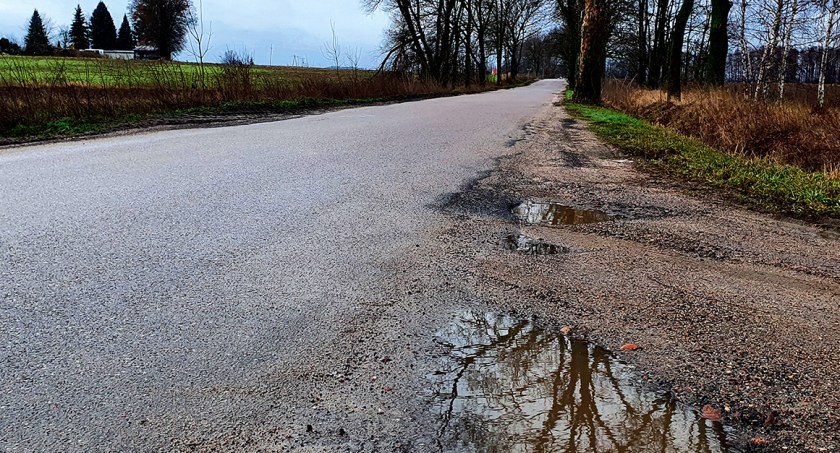 Ciężki transport poruszał się m. in. drogą pomiędzy Goślicami a Zagrobą