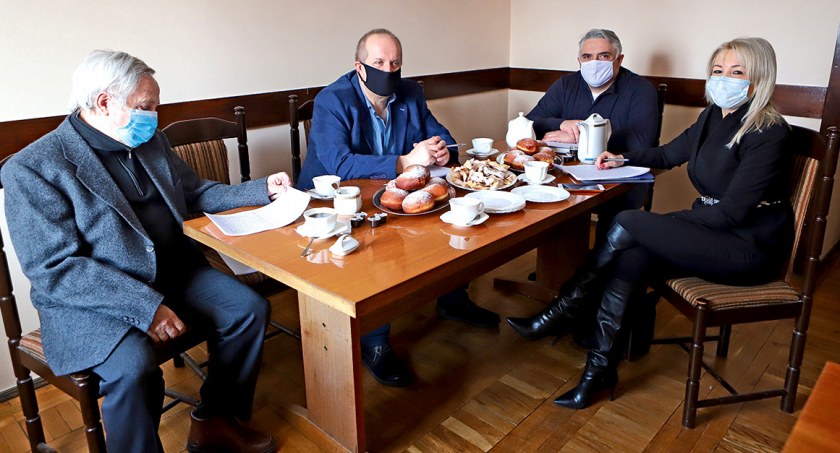 Ubiegłoroczne posiedzenie kapituły odbywało się częściowo
w formie zdalnej