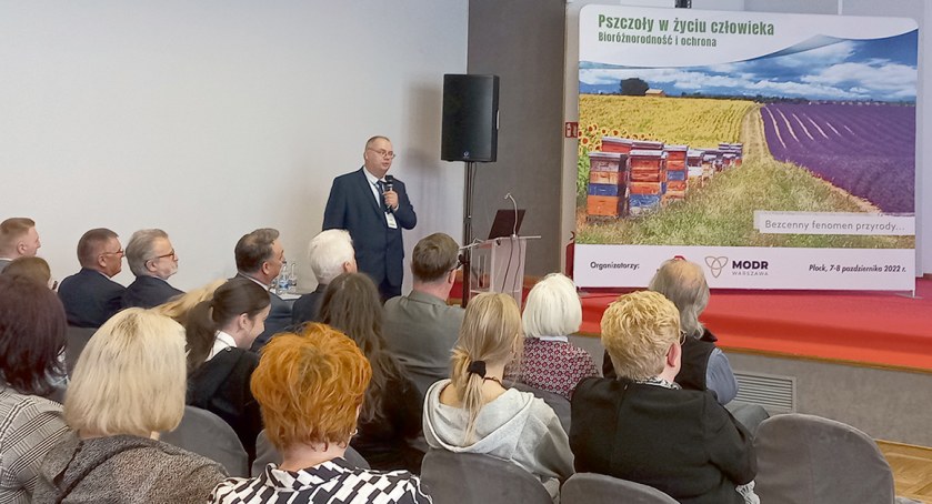 Dr inż. Piotr Michalik z płockiego oddziału MODR podczas swojego wykładu pt. „Hodowla pszczół w Płocku. Doświadczenie i wnioski”. 