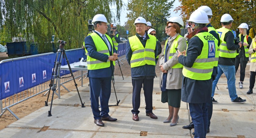 Od lewej: dyrektor Stanisław Kwiatkowski, marszałek Adam Struzik, dr n. med Jolanta Łuniewska-Bury
