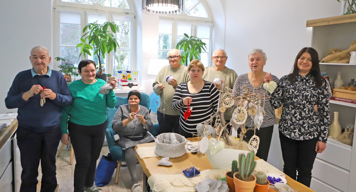 Dom Pomocy Społecznej, gościnnych progach Pomocy Społecznej Goślicach Prezenty serca płynące - zdjęcie, fotografia