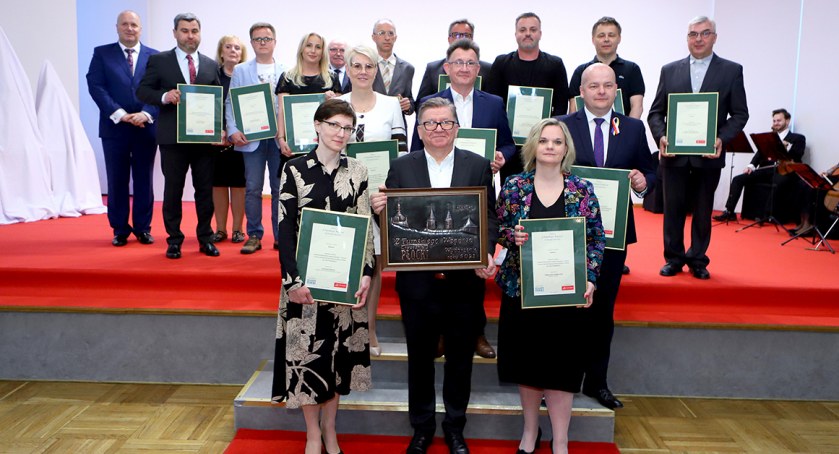 Zeszłoroczni nominowani w kategorii „Kultura” podczas uroczystej gali