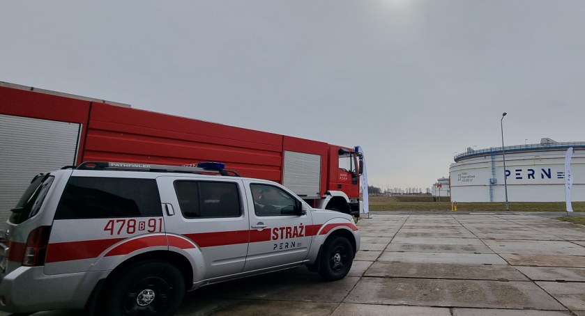 Strażacy ze Święcieńca otrzymali ciężki samochód ratowniczo-gaśniczy