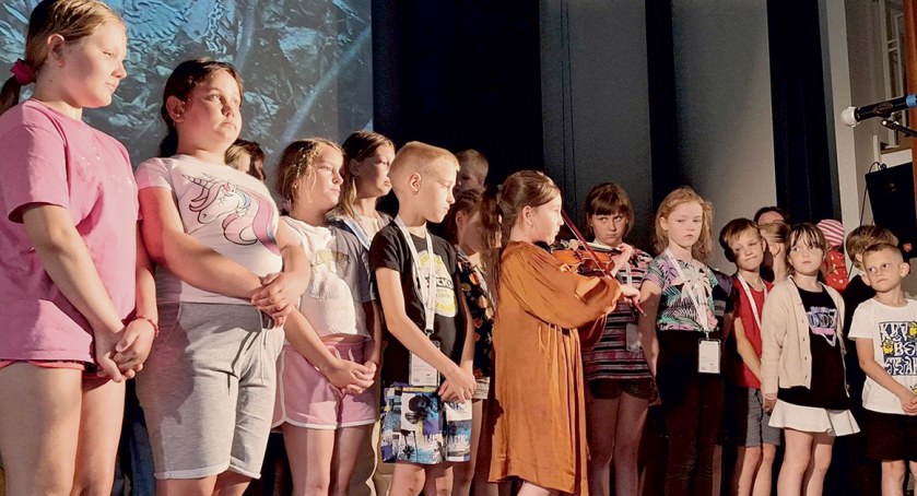 Patriotyczny minirecital w wykonaniu małych gości z Wileńszczyzny w Zespole Szkół Centrum Edukacji