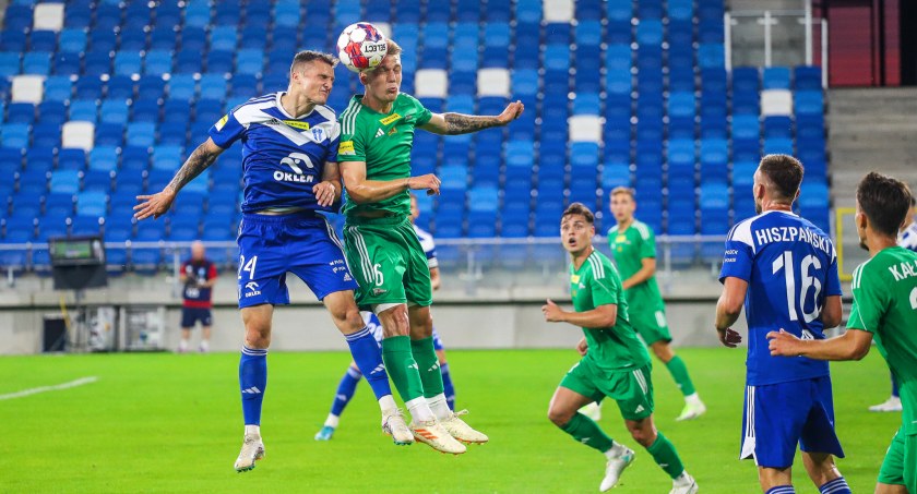W 3. kolejce, w pierwszej rozegranej w tym sezonie na stadionie w Płocku, Wisła zremisowała z Lechią 1:1. Bramkę dla gości strzelił w 36 min głową Luis Fernandez, zaś wyrównał, tuż po wejściu na boisko w 46. min Krzysztof Janus