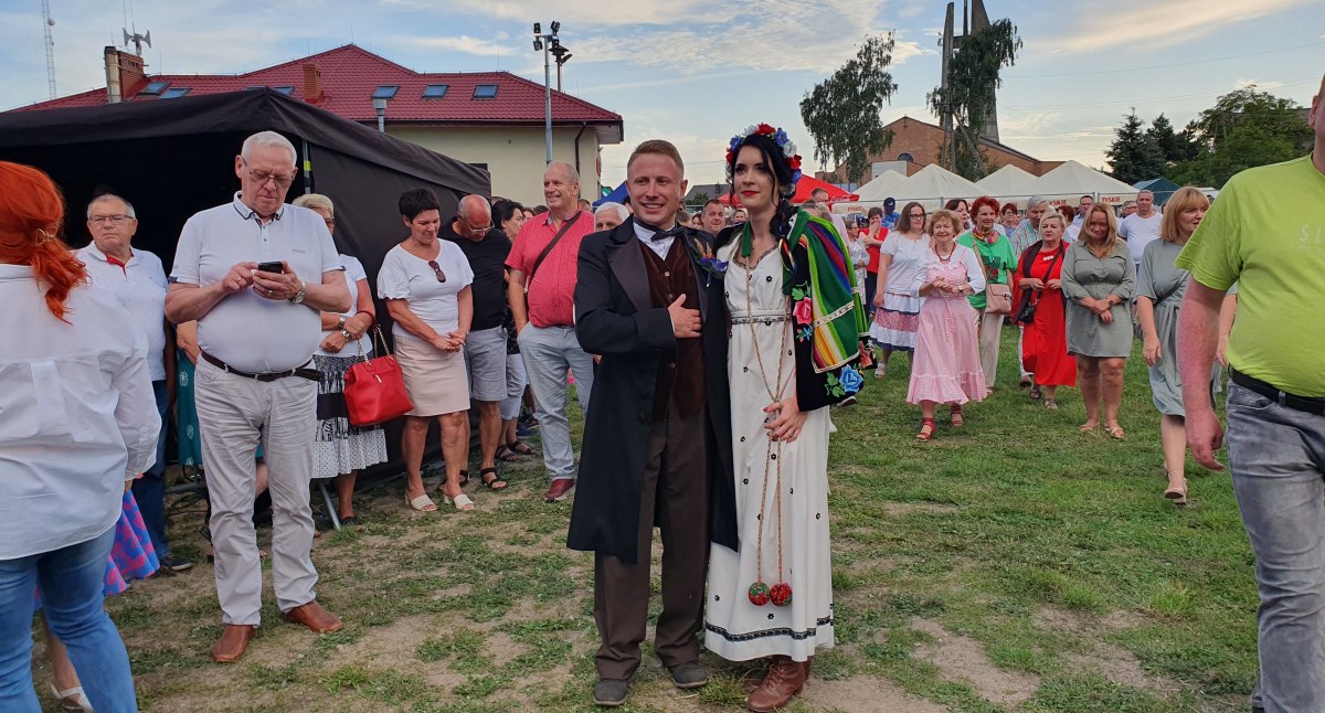 Jak przystało na wesele, w Rogozinie nie mogło zabraknąć pary młodej