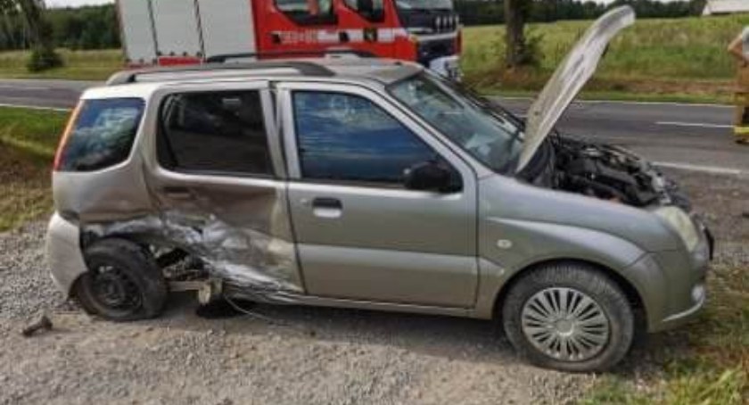 Wiadomości Policja , Wyczyny pijanych kierowców Jeden wjechał latarnię Traktowej gdyby wjechał człowieka - zdjęcie, fotografia