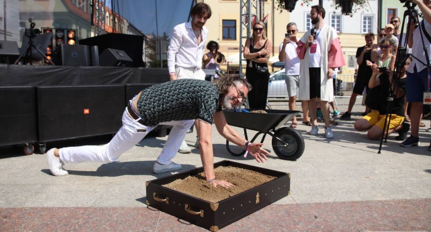 O tym się mówi, Festivalowski opanował miasto Majewski Stuhr Syrek Dąbrowski zaczarowali publiczność - zdjęcie, fotografia