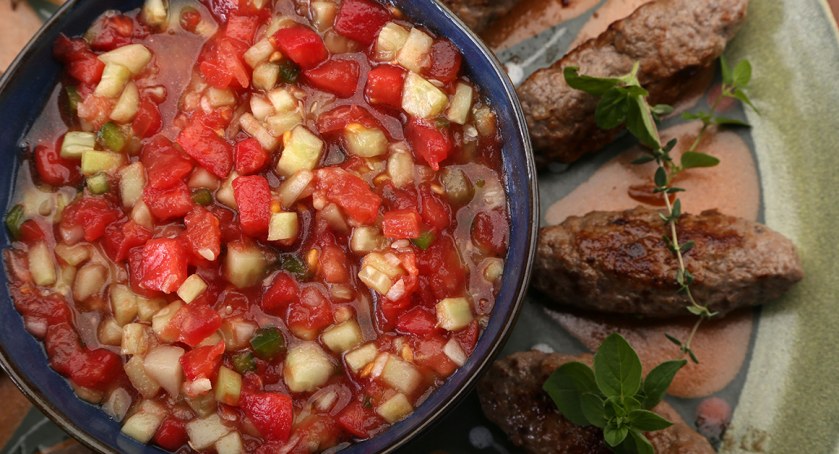 Libijski kebab z warzywną sałatką Mahomeda