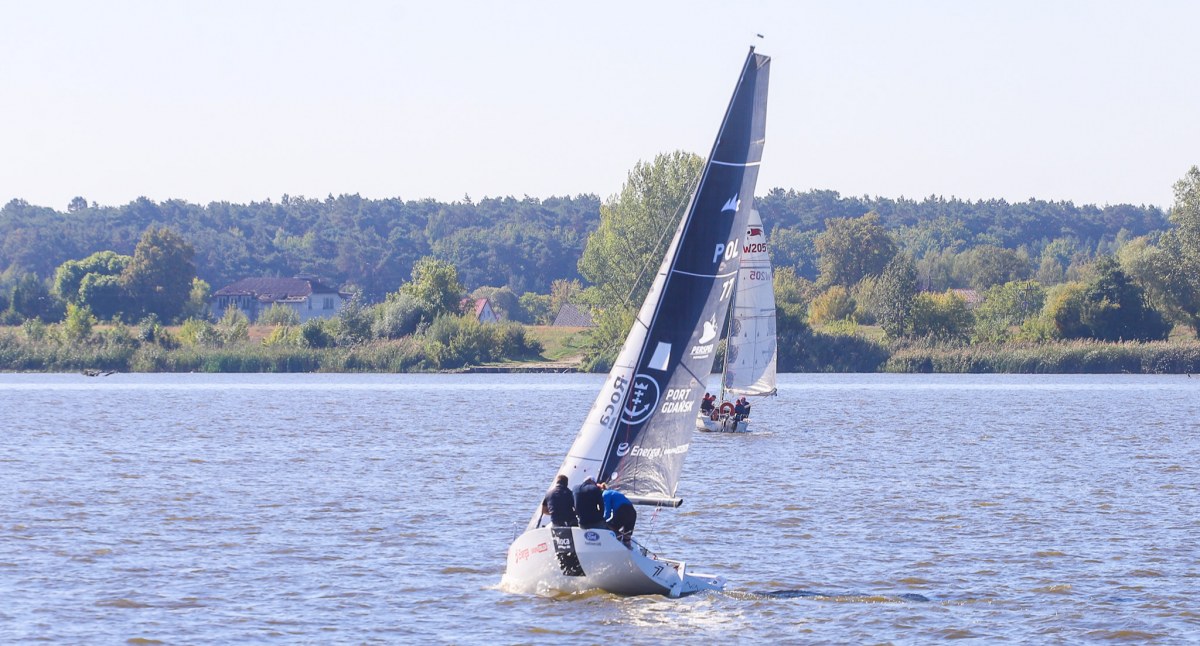 Klub Żeglarski Petrochemia już po raz dwunasty gości żeglarzy z międzynarodowej klasy MICRO. W ten weekend na Wiśle odbywają się Mistrzostwa Polski klasy MICRO – ORLEN CUP 2023.