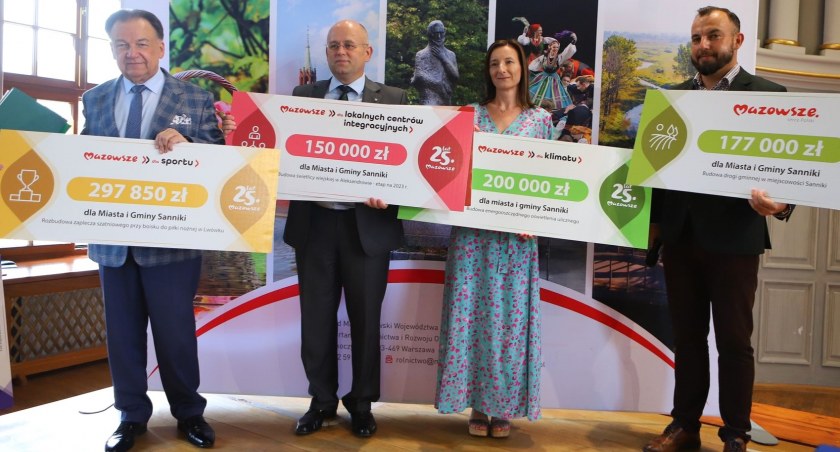 Dofinansowanie z sejmiku Mazowsza pozwoli na rozbudowę zaplecza szatniowego przy boisku do piłki nożnej w Lwówku w gminie Sanniki