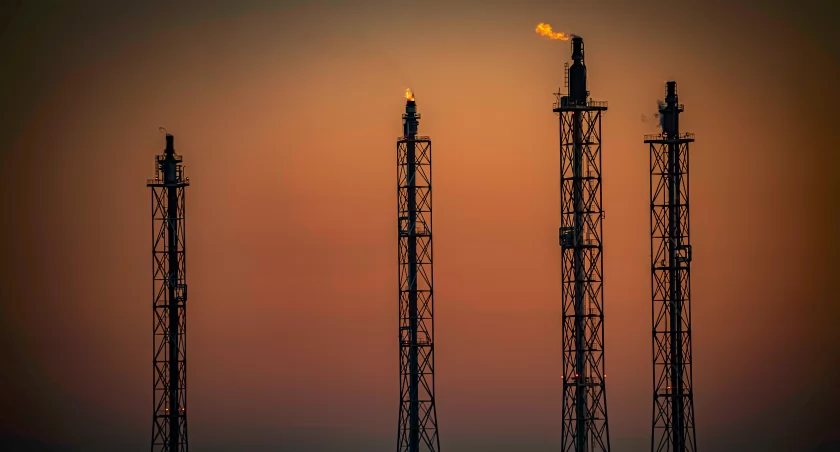 Może być widoczny płomień na jednej z pochodni na instalacji w Zakładzie Produkcyjnym ORLEN