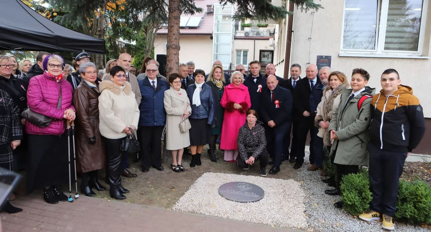 Uczestnicy uroczystego wmurowania kapsuły pamięci