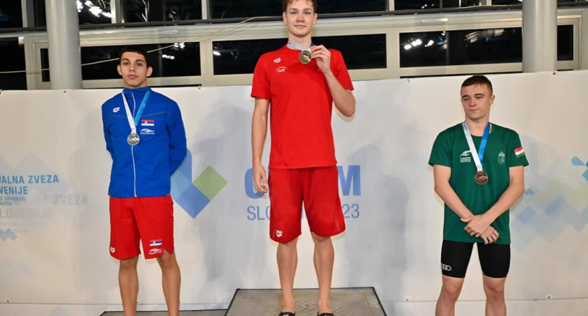 Tymek na najwyższym stopniu podium