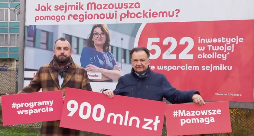 Marszałek Adam Struzik i dyrektor płockiej Delegatury Urzędu Marszałkowskiego Województwa Mazowieckiego Tomasz Kominek podsumowali wydatki z programów wsparcia przygotowanych przez samorząd województwa