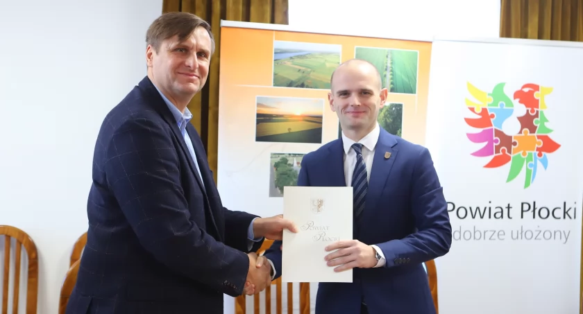 Uroczyste podpisanie umowy na modernizację dróg 