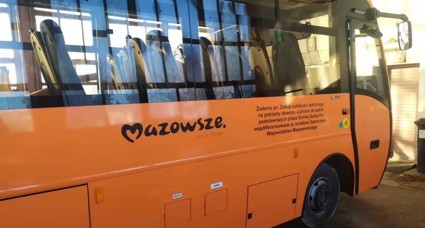 nowy autobus do przewozu dzieci z terenu gminy Gostynin