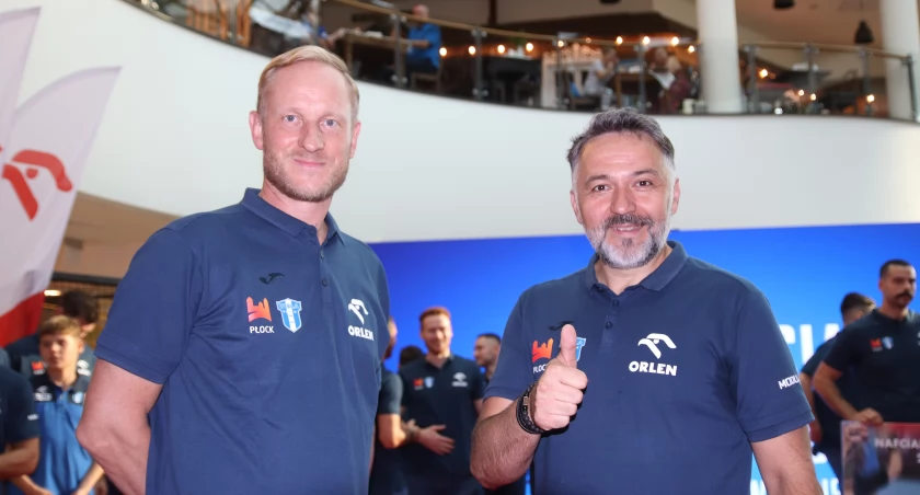 Dyrektor Sportowy SPR Wisła Płock Adam Wiśniewski (z lewej) wraz z Prezesem SPR Wisła Płock Arturem Stanowskim