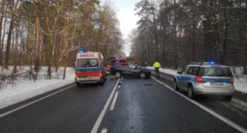 Wiadomości Policja , Wypadek Grabinie Kierowca zasnął uderzył ciężarówkę - zdjęcie, fotografia