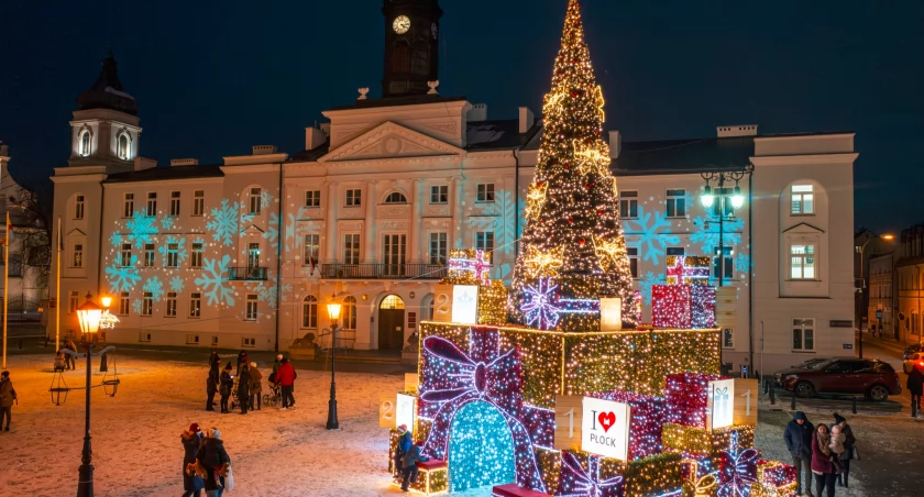 rozświetlony Stary Rynek w Płocku