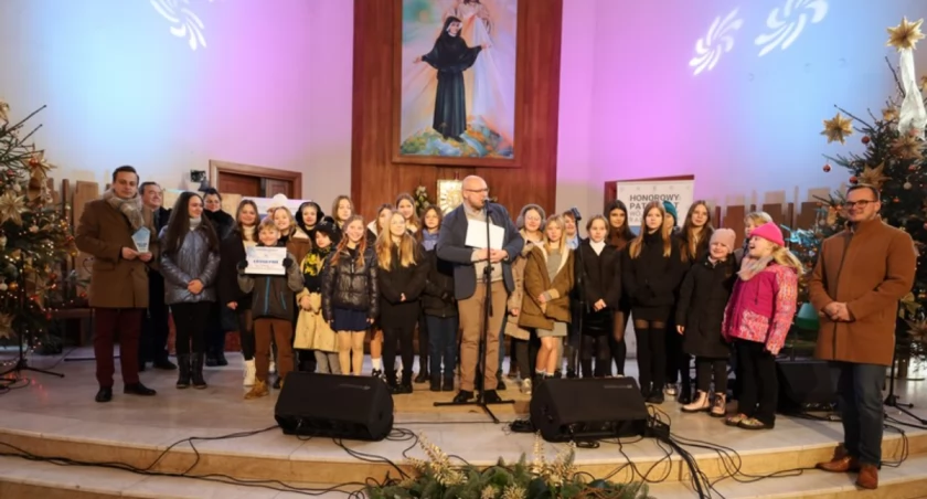 XIV Szkolno-Parafialny Festiwal Kolęd i Pastorałek w Rogozinie