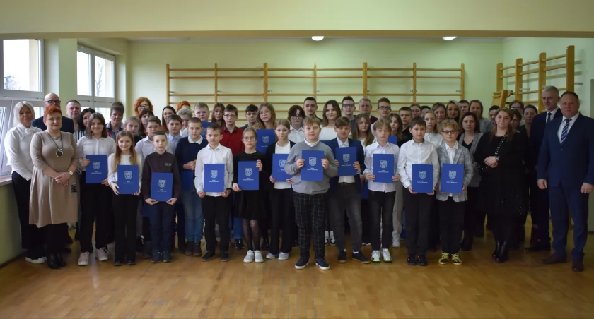 Od 13 lat – nieprzerwanie – w Gminie Bulkowo działa Gminny Program Stypendialny. Jest on realizowany w formie Stypendiów Wójta Gminy. 