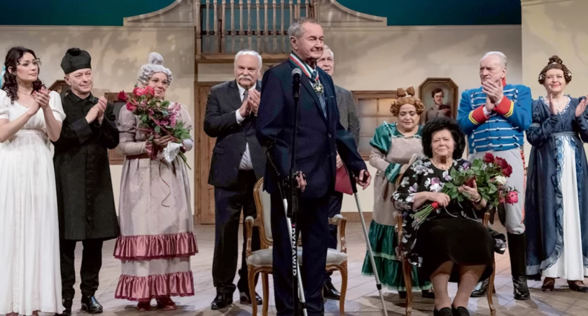 Marek Mokrowiecki na scenie Teatru Dramatycznego