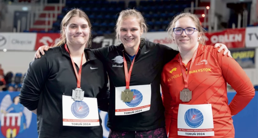 Zuzanna Maślana (pierwsza z lewej) wywalczyła na Halowych Mistrzostwach Polski srebrny medal