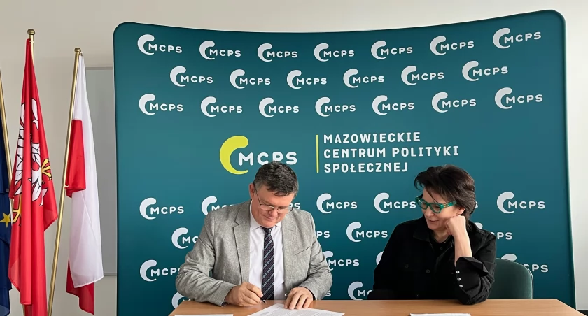 Porozumienie w sprawie utworzenia CIS podpisali: Aleksander Kornatowski - dyrektor Mazowieckiego Centrum Polityki Społecznej i Beata Puda - prezes Centrum Innowacji Społeczeństwa Informacyjnego