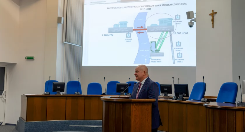 Prezydent Płocka Andrzej Nowakowski przedstawia inwestycję na ul. Górnej