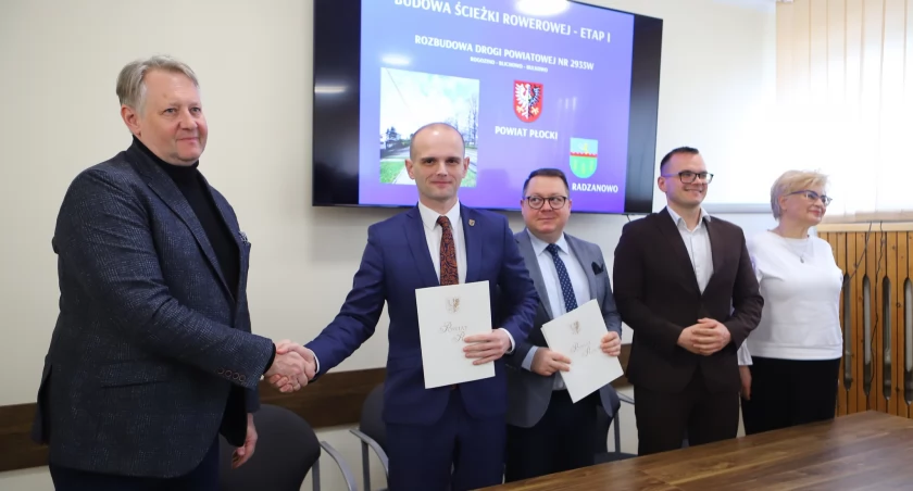 Podpisanie umowy dotyczącej budowy ścieżki rowerowej 
