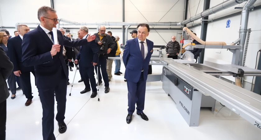 Przy Harcerskiej 39 odbyło się oficjalne otwarcie nowoczesnej pracowni stolarsko-modelarskiej Teatru
