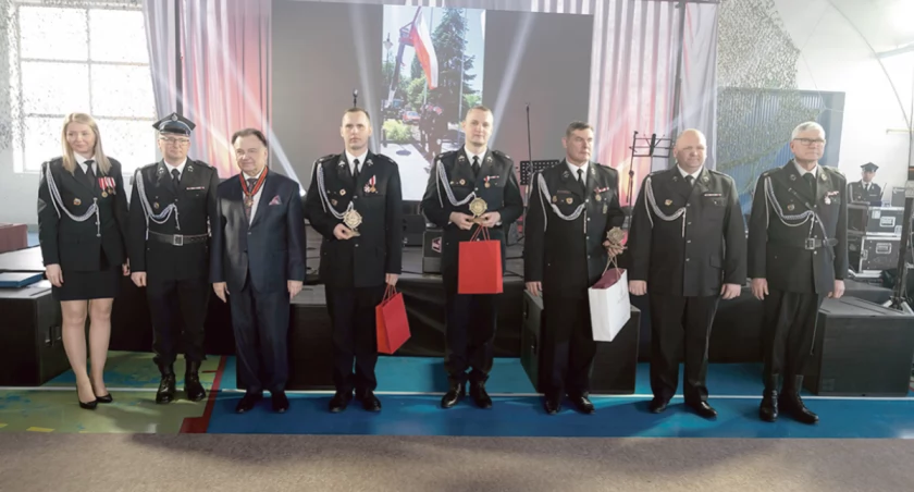 Podczas obchodów 125-lecia OSP Gąbin marszałek Adam Struzik uhonorował wyróżniających się strażaków