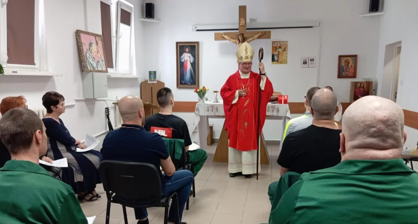 Biskup płocki Szymon Stułkowski odwiedził dziś osadzonych w Zakładzie Karny w Płocku