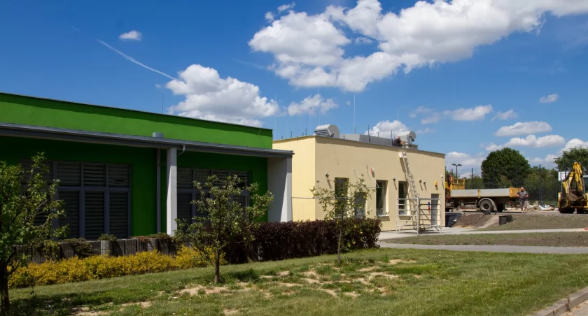 Nowe skrzydło SP 24 w Płocku ma być gotowe na koniec wakacji 
