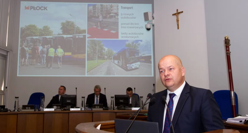 Prezydent Płocka Andrzej Nowakowski podczas sesji absolutoryjnej