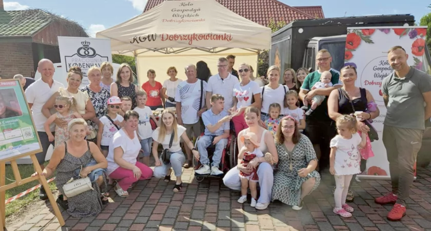 Panie z KGW „Dobrzykowianki” chętnie angażują się w organizację różnych wydarzeń, przy okazji pomagając osobom, które potrzebują wsparcia