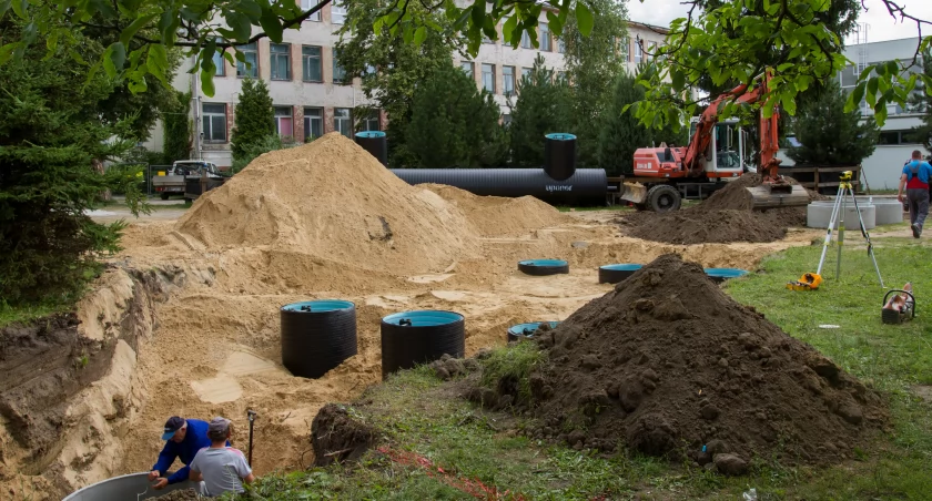 Trwają prace przy budowie kanalizacji na terenie ZST w Płocku