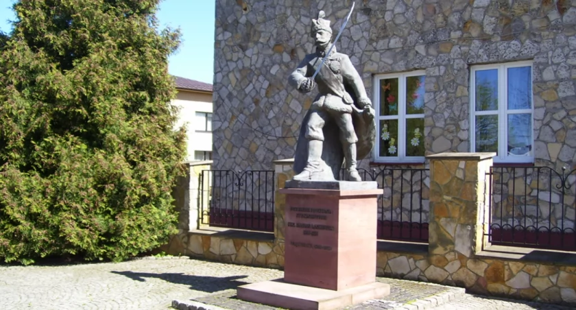 Pomnik gen. Mariana Langiewicza, dyktatora Powstania Styczniowego