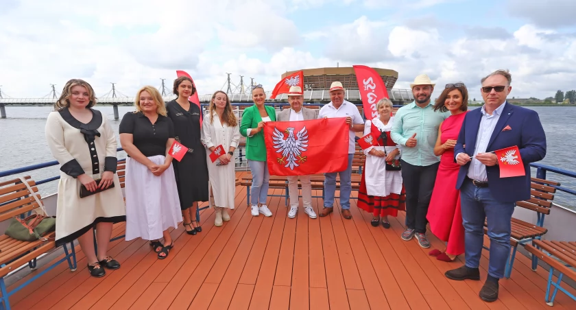 W podróż po Mazowszu zabierzmy nowe przewodniki turystyczne wydane przez Samorząd Województwa Mazowieckiego: „25 mikrowypraw po Mazowszu”, „Mazowsze nad wodą” i „Z rodziną przez Mazowsze”. 