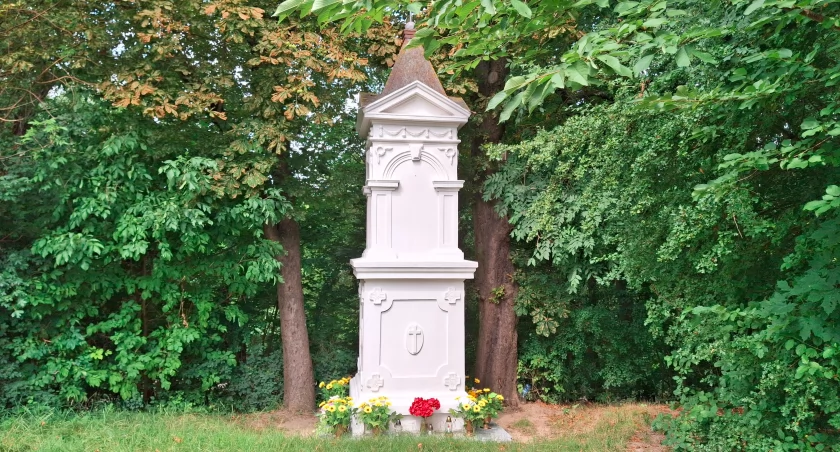 kapliczka przy ul. Asnyka w Płocku