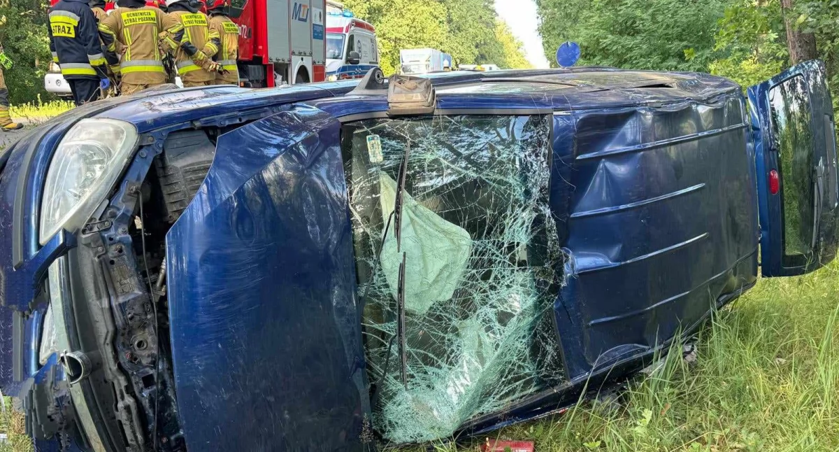 Po czołowym zderzeniu w Kępie Polskiej trzy osoby trafiły do szpitala