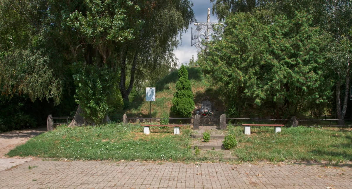 Przejście do Bratniej Mogiły od ul. Targowej