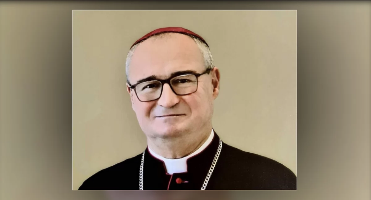 Biskup płocki Szymon Stułkowski udziela w piątek dyspensy