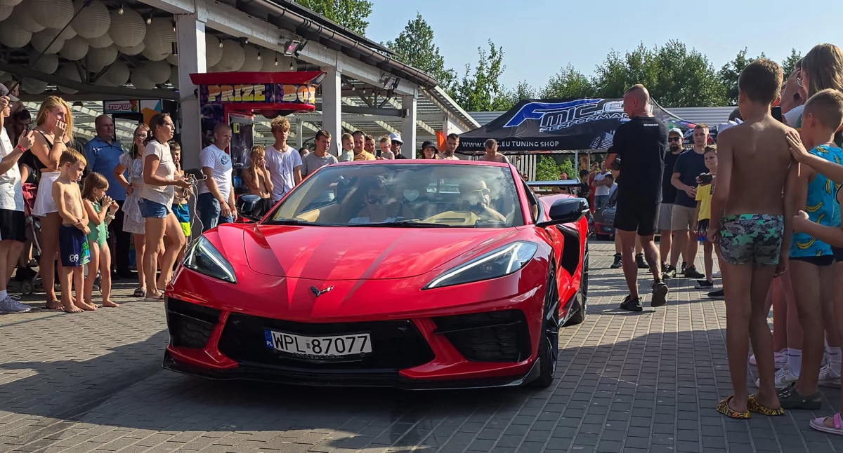 Imprezę na Plaży Patelnia w Grabinie zorganizował Piotr Siwski z grupą Night Driving Płock (NDP)